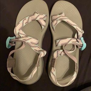 Women’s teal and grey chacos! 💙